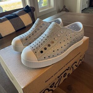 NWT Native Jefferson Shoes Kids Sparkly Silver Slip-Ons